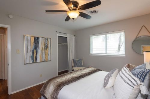 8016 Briarwood Ln, Austin TX 78757-6929 exterior