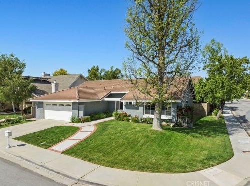 25697 Lochmoor Rd, Santa Clarita, CA 91355-2403