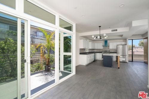 14754 Gilmore St, Van Nuys CA 91411-1520 exterior