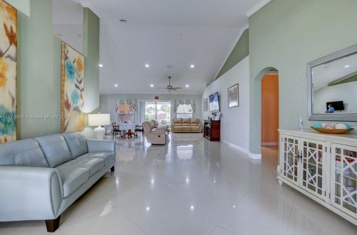 160 Saratoga Ave, Fort Pierce FL  34953-5974 exterior