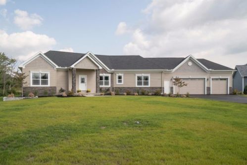 4615 Thompson Rd, Clarence NY  14031-1498 exterior