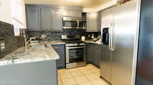 3241 Gypsy Ln, Tucson, AZ 85705-9213