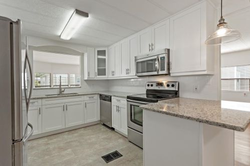 139 Blue Marlin Dr, Oldsmar, FL 34677-2513