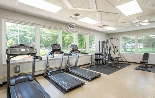 195 Newcastle Ct, Panamoka NY  11961-1529 exterior