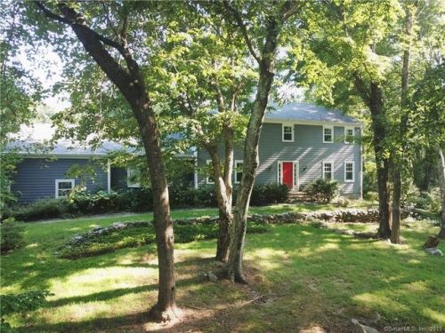 10 Wimbledon Ln, Bridgeport, CT 06612-1238