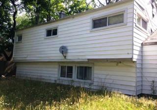 22 Sylvan St, Bayshore, NY 11706-4233