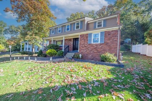214 Dombey Dr, Pittsburgh, PA 15237-2338