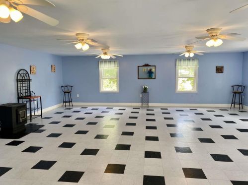 7 Harvey Rd, Londonderry NH  03053-7412 exterior