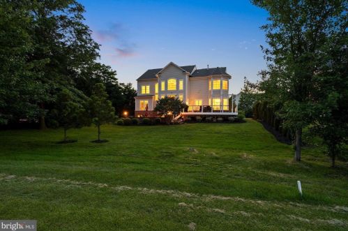 19372 Ml Dm Pl, Leesburg VA 20176-1637 exterior