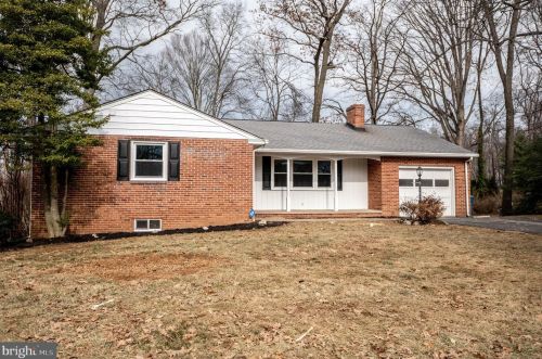 24 Yearsley Dr, Wilmington, DE 19808-2345