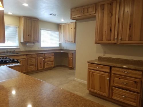 321 Casa Linda Dr, Woodland, CA 95695-4722