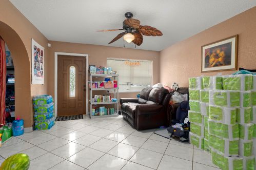 805 El Rancho Dr, Fort Pierce, FL 34982-5822