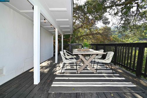 122 El Toyonal, Orinda CA  94563-2133 exterior