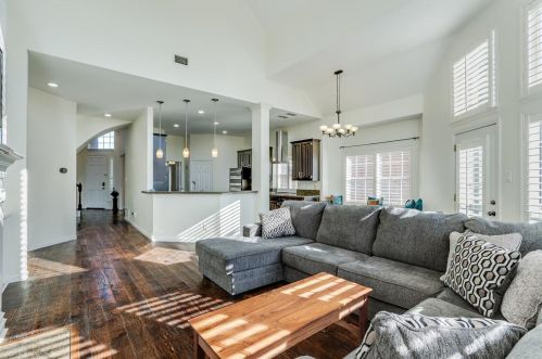 402 Old York Rd, Irving TX 75063-4248 exterior