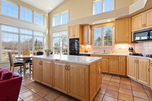 1 Doral Grn Dr, Rye Brook NY  10573-5405 exterior