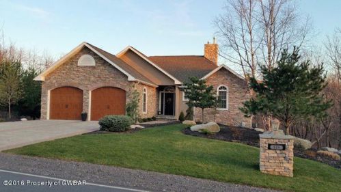 229 Pine Valley Ln, Hazle Township, PA 18202-9573