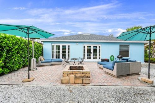 247 Stanhope Cir, Naples FL 34104-0810 exterior