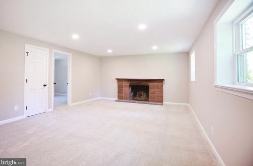 1396 Harris Rd, Dresher PA  19025-1104 exterior