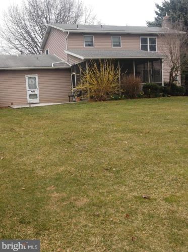 954 Areba Ave, Swatara PA  17033-2201 exterior