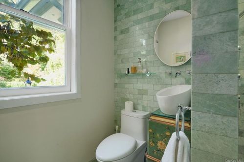 457 Lake Rd, Tuxedo Park NY  10987-4108 exterior