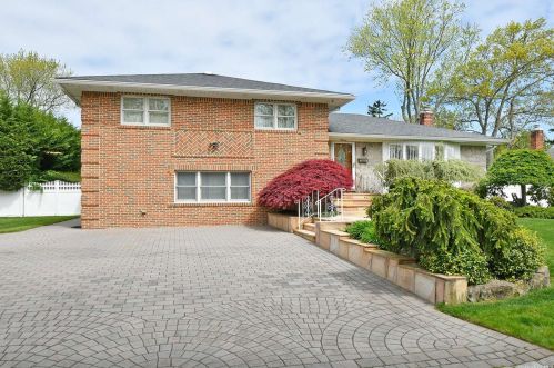 11 Alderfield Ln, Huntington Station, NY 11747-1724