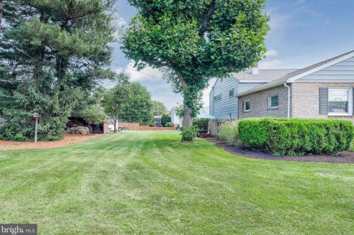 33 Scarsdale Dr, Camp Hill PA  17011-7933 exterior