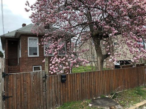 2471 Rohr Pl, Bronx, NY 10465-1825