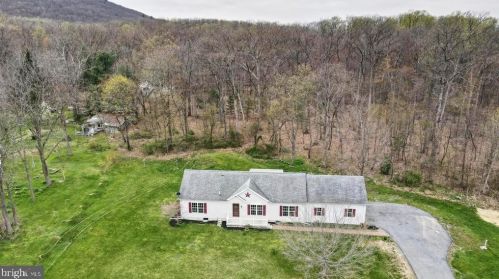 60 Cold Springs Rd, Carlisle PA 17015-9113 exterior