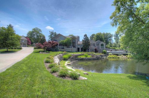 875 Squire Oaks Dr, Covington KY  41017-1342 exterior