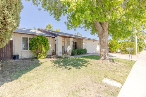 44113 7th St, Lancaster, CA 93535-4122