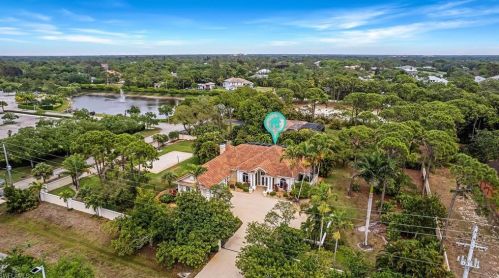6896 Trail Blvd, Naples, FL 34108-2654