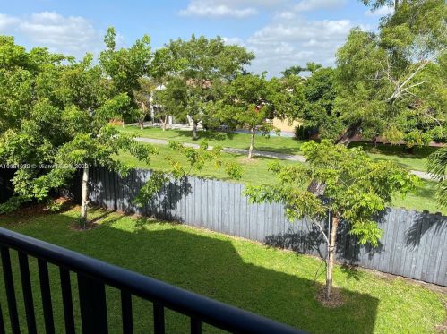 948 104th Ave, Miami FL  33172-4097 exterior