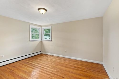 8 Sautter Dr, Uncasville CT  06382-1829 exterior