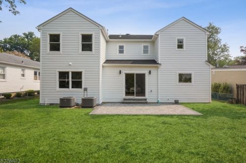 6 Warwick Cir, Springfield NJ  07081-2244 exterior