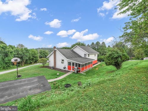 15 Wilbert Dr, Primrose PA  17901-8250 exterior