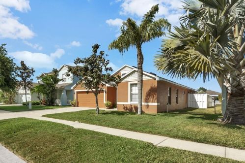 426 Stone Briar Dr, Ruskin, FL 33570-3230