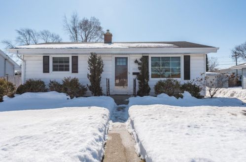 2405 82nd St, Kenosha WI  53143-6238 exterior