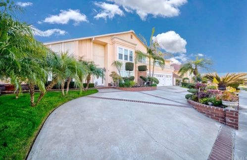 8481 Los Coyotes Dr, Buena Park, CA 90621-1023
