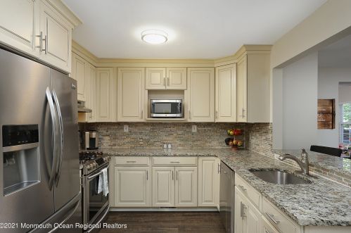 458 Center Ave, Middletown NJ  07748-5369 exterior