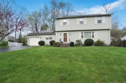 11 Timber Trl, Milford, CT 06460-8616