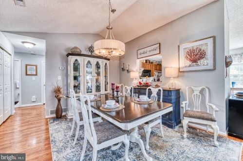 558 Cedar Holw Dr, Yardley PA exterior