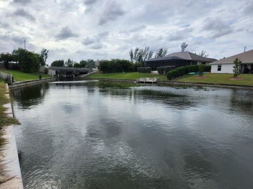 2542 4th Pl, Cape Coral, FL 33914-7774