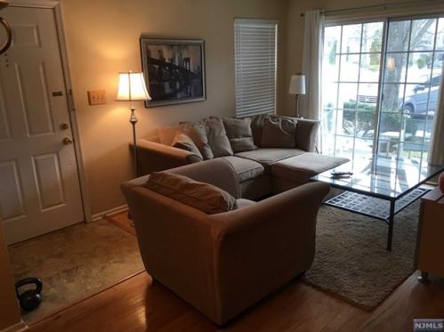 1076 Cambridge Ct, Mahwah NJ  07430-3246 exterior