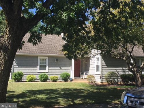 1037 Hillview Ln, Swatara, PA 17033-2227