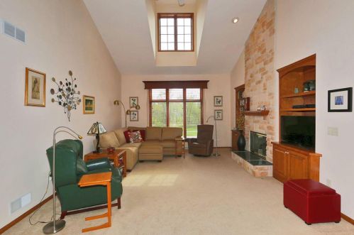 3414 Turnberry Oak Dr, Waukesha, WI 53188-3919