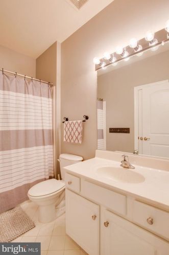 15935 Greymill Manor Dr, Haymarket VA  20169-4927 exterior