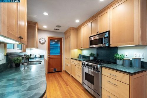 120 Collins Ct, Concord CA  94523-4107 exterior