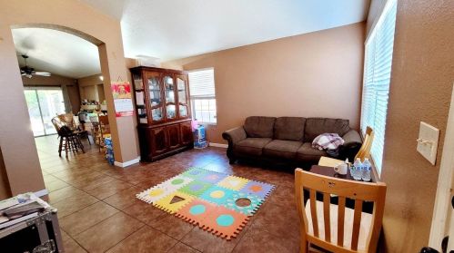 8873 Apricot Woods Way, Elk Grove, CA 95624-1228