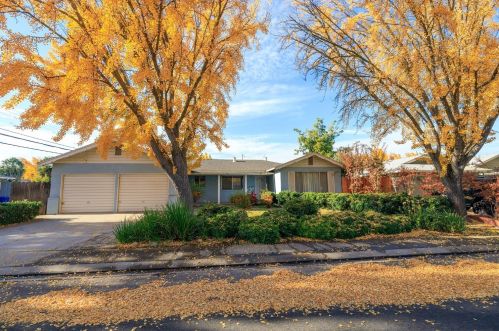 2705 Hampshire Ln, Modesto, CA 95350-2405