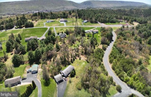 69 Kenneth Ln, Palmerton, PA 18071-6457
